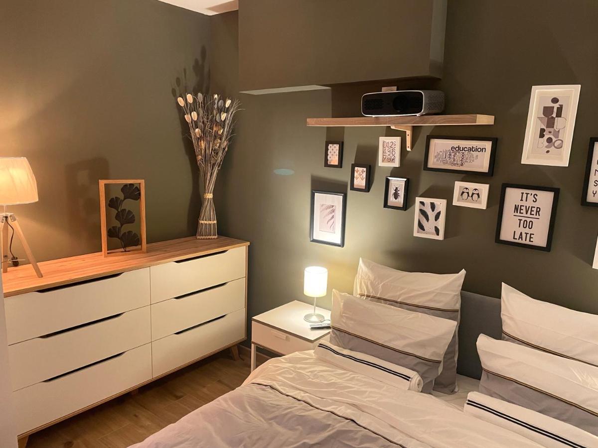 Mille Et Une Nuit, Appartement Classe 3 Etoiles En Rdc Avec Exterieur Et Parking Dole Bagian luar foto